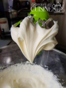 mascarpone whipped cream frosting